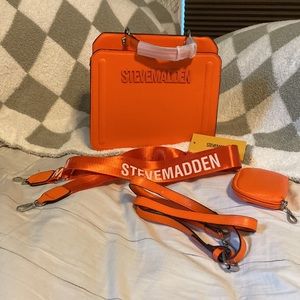 Steven Madden orange medium viral bag (never been used)